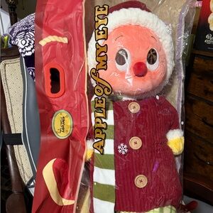 TWINKLE TWINKLE POPMART Apple of My Eye Plush Pillow - Red and White